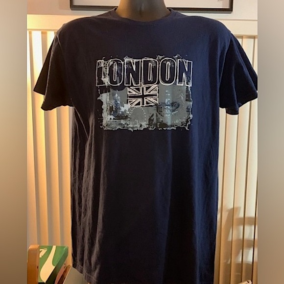 NWT Men’s Fruit of the Loom Navy London Flag T shirt - Size Large - Picture 1 of 5